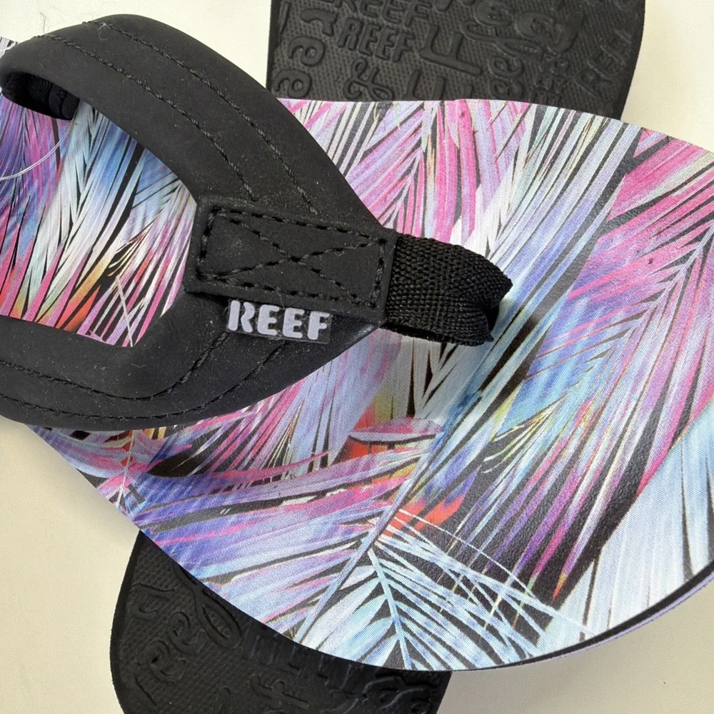 NWT Reef Kid's AHI‎ Flip Flop Size 5 Palm Fronds Tropical Purple Pink Blue Logo